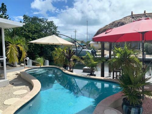 Sunset At Manatee Oasis 3/2 Ground Level Home W/ Pool & 35` Dock