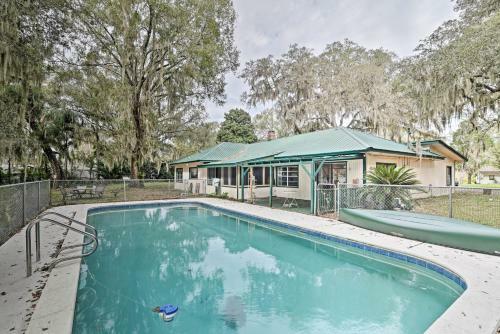 Lakefront Home With Private Pool, 13 Mi To Tampa