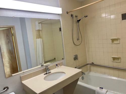 Hotel America's Best Value Inn