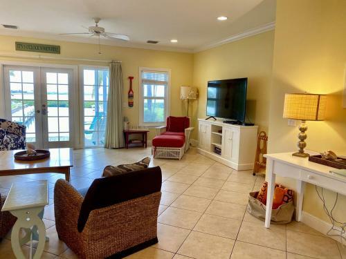 Waterfront Luxury Villa 43 With Sunset Views And Boat Slip