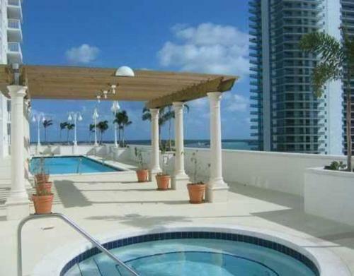 Amazing Apartment At Brickell Club
