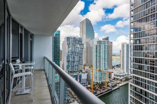 Miami Icon Tower Design Luxury Apartments