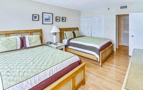 Waterfront Condo On Beach With Pool, Tiki Bar & Restaurant On-site