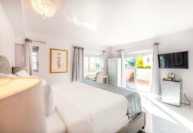 Hotel Secret Garden Miami Beach