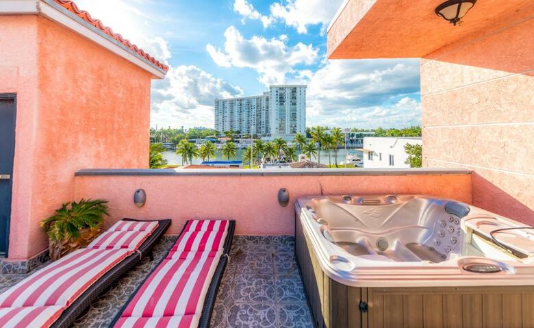 Hotel Secret Garden Miami Beach