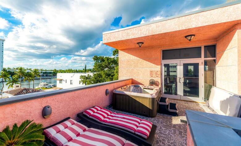 Hotel Secret Garden Miami Beach