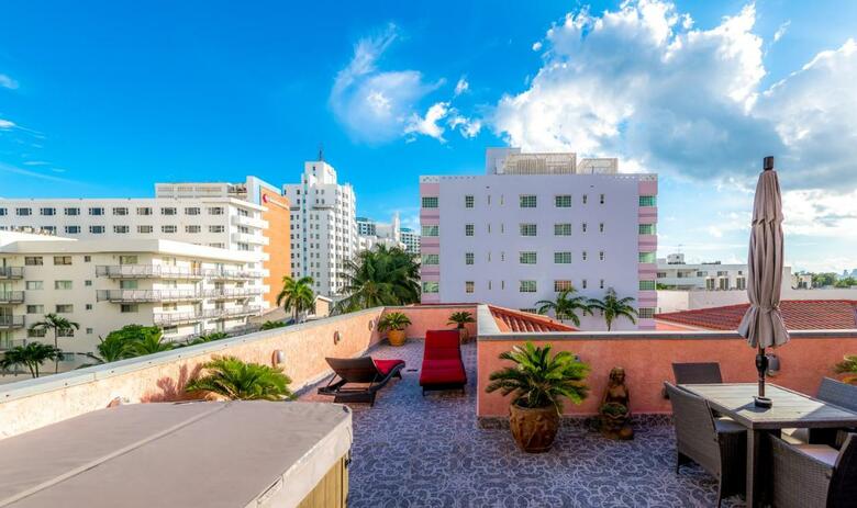 Hotel Secret Garden Miami Beach