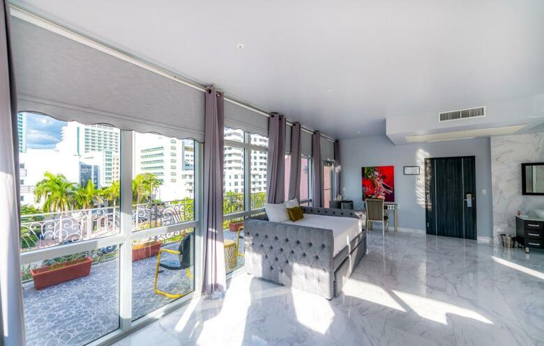 Hotel Secret Garden Miami Beach