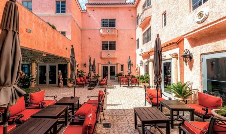 Hotel Secret Garden Miami Beach