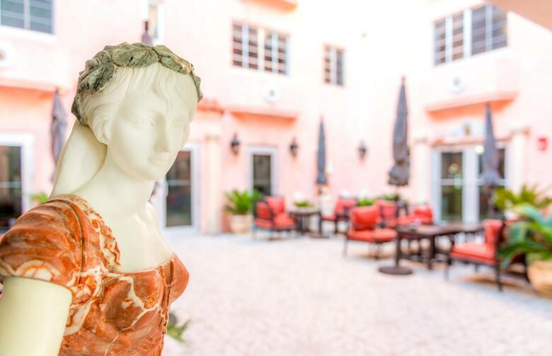 Hotel Secret Garden Miami Beach