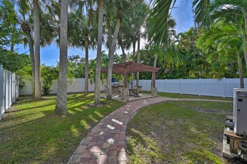 Quiet Naples Cottage With Patio Less Than 1 Mi To Beach