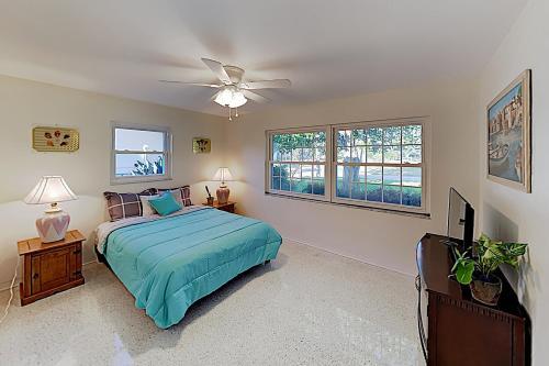 New Listing! Canal-front Escape With Private Yard Home
