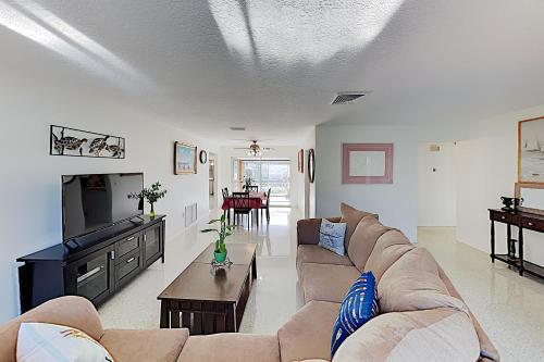 New Listing! Canal-front Escape With Private Yard Home