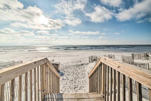 Breezy Bungalow With Pool, Beach Gear, And Balcony!