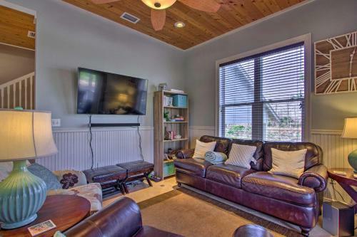 Quaint Family Retreat With Bbq, Steps To Beach!