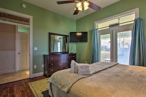 Quaint Family Retreat With Bbq, Steps To Beach!