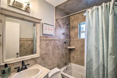 Stylish Updated Getaway 2 Mi To Swim And Shop!