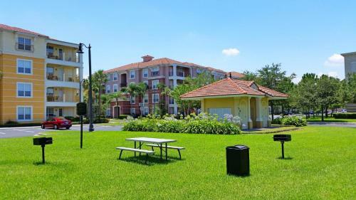 Lakefront Oasis