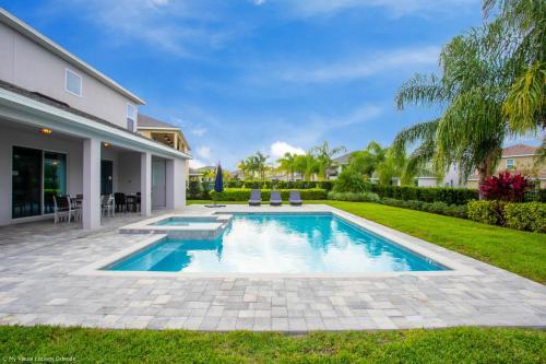 9 Bedroom Vacation Home With Pool (1818)