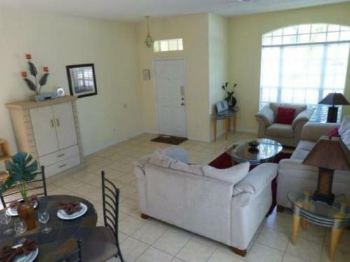Contemporary 6 Bedroom 4 Bath Villa In Glenbrook Resort