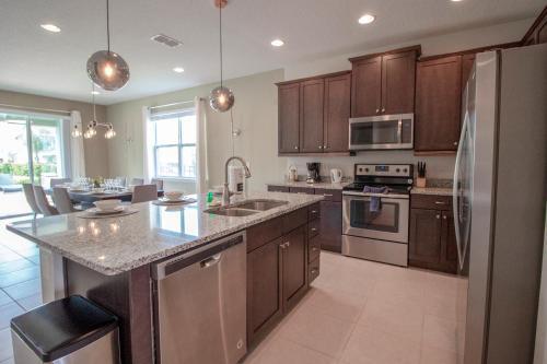 Encore Resort 8 Bedroom Vacation Home With Pool (2104)