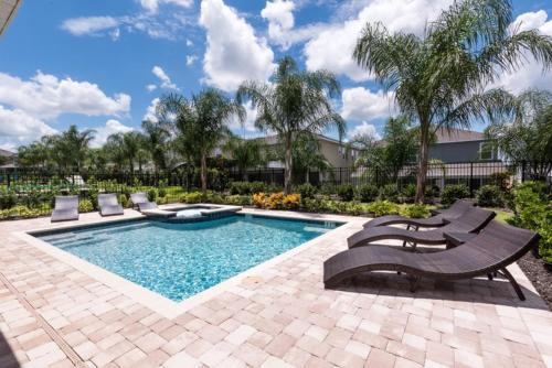 8 Bedroom Vacation Home With Pool (1851)