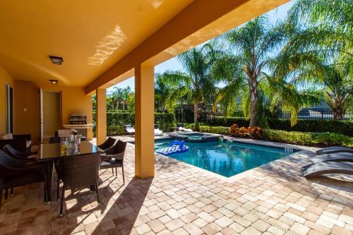 8 Bedroom Vacation Home With Pool (1851)