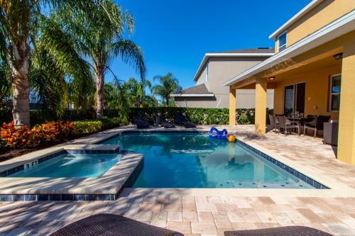 8 Bedroom Vacation Home With Pool (1851)