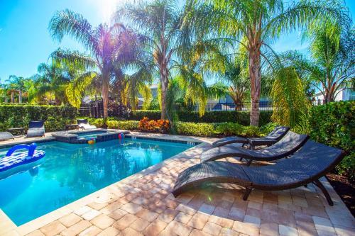 8 Bedroom Vacation Home With Pool (1851)