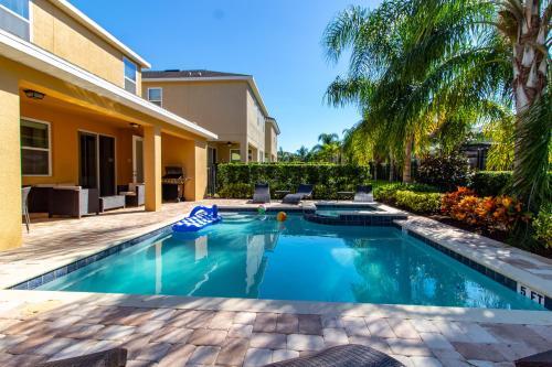 8 Bedroom Vacation Home With Pool (1851)