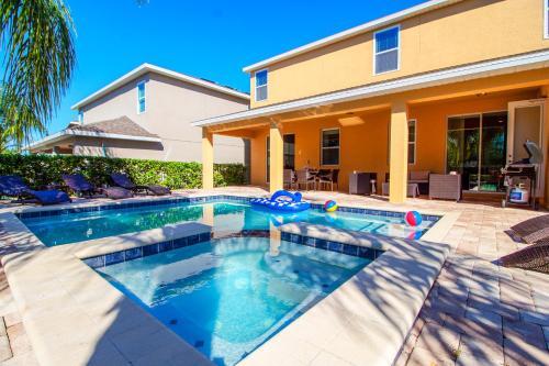 8 Bedroom Vacation Home With Pool (1851)