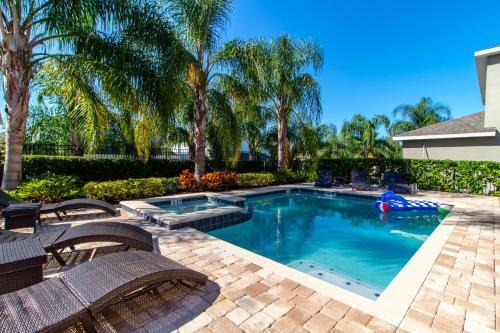 8 Bedroom Vacation Home With Pool (1851)
