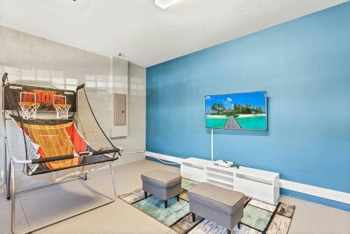 8 Bedroom Vacation Home With Pool (1760)