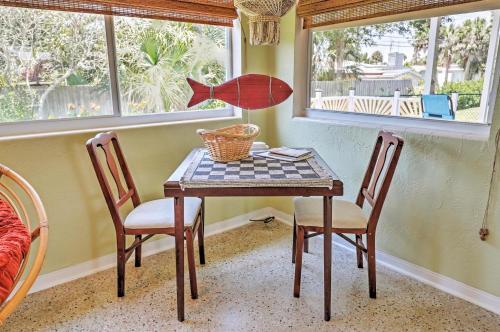 Ormond Beach Bungalow With Patio And Quiet Setting!