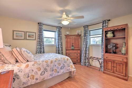 Single-story Home Walk To Beach, Pier, River