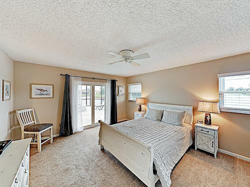Waterfront Home With Stunning Views, Pool, Boat Dock Home