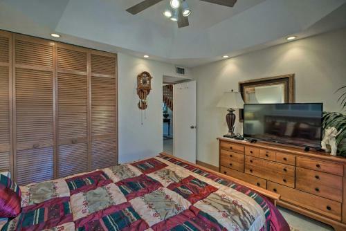 Relaxing Palm Beach Getaway With Pool Access