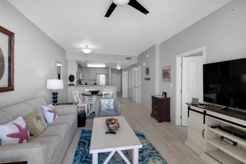 0406 1b/2 Bath With Bonus Room. Renovated April 2018!