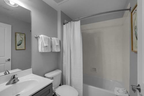 0406 1b/2 Bath With Bonus Room. Renovated April 2018!