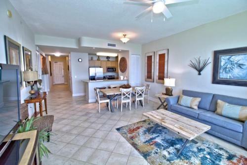 2305 - 2b/2 Bath With Bunks - Gulf Front Balcony - Living Room Faces The Gulf