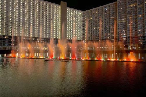 Laketown Wharf 116 (1/2)