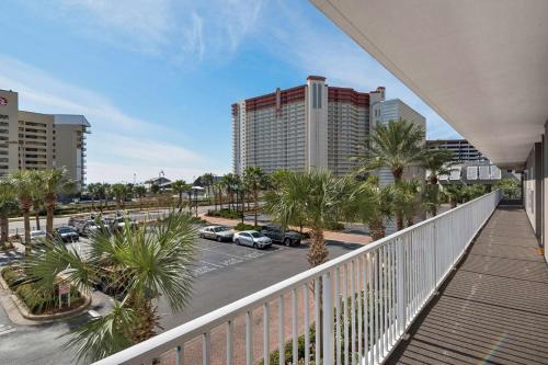 Laketown Wharf 116 (1/2)