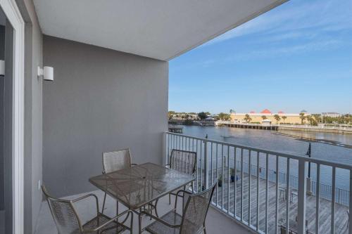 Laketown Wharf 116 (1/2)