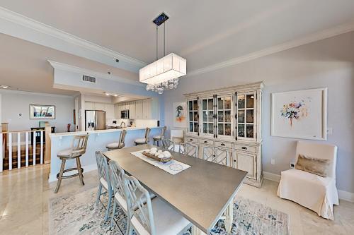 Apartamento Stunning All-suite Getaway With Pool, Private Beach Condo