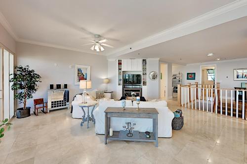Apartamento Stunning All-suite Getaway With Pool, Private Beach Condo