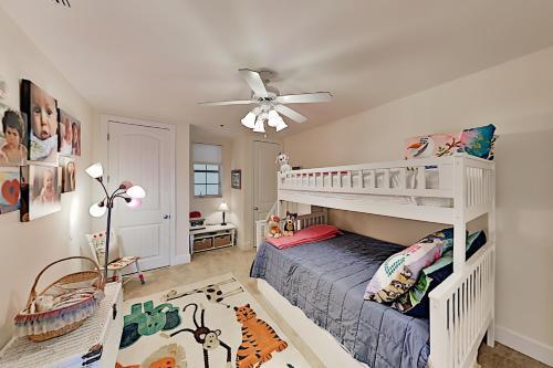 Apartamento Stunning All-suite Getaway With Pool, Private Beach Condo