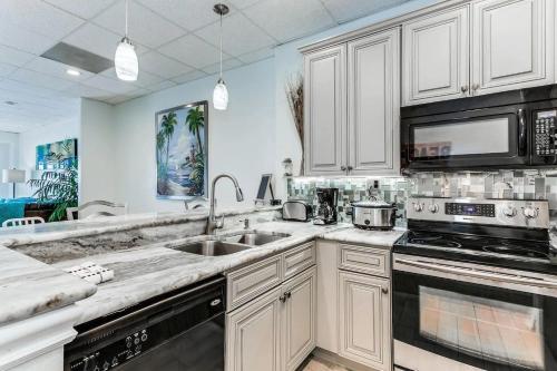 Newly Renovate Beachfront Beauty By Gulf Life