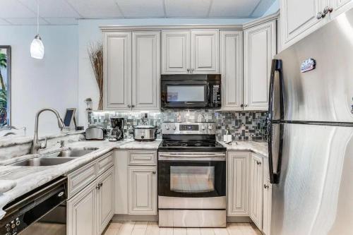 Newly Renovate Beachfront Beauty By Gulf Life