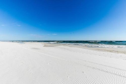 Newly Renovate Beachfront Beauty By Gulf Life