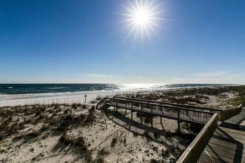 Newly Renovate Beachfront Beauty By Gulf Life